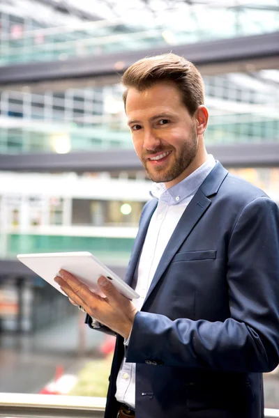 Young attractive business man using tablet — Stock Photo, Image