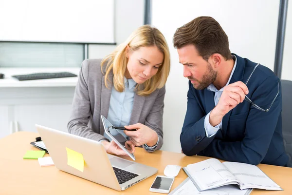 Businessman and his assistant working together at the office — Stock Photo, Image