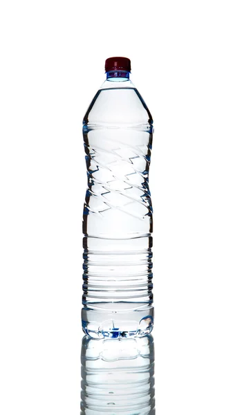 Flaske med vann isolert på hvit bakgrunn – stockfoto