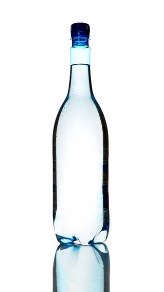 Bottiglia d'acqua isolata su fondo bianco — Foto Stock