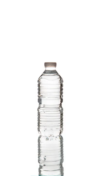 Botol air diisolasi pada latar belakang putih — Stok Foto