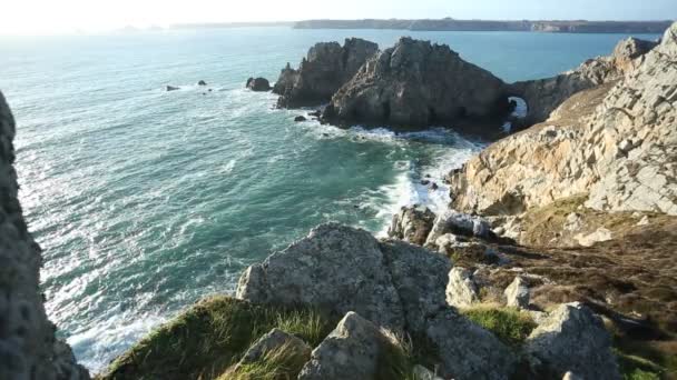 Arch of the Anse de Dinan in Crozon — Stock Video