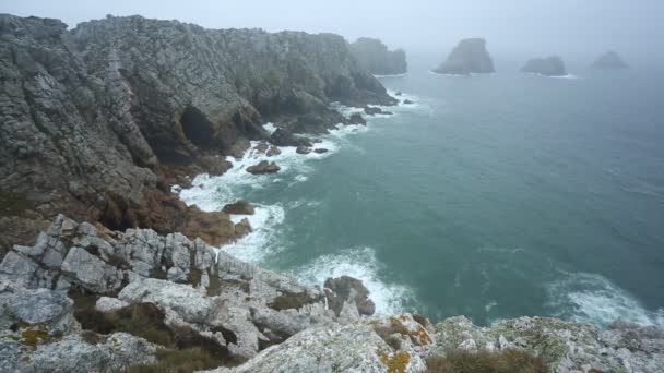 Pointe de Pen Hir met "Tas de POI's" — Stockvideo