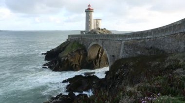 Pointe Saint Mathieu, deniz feneri