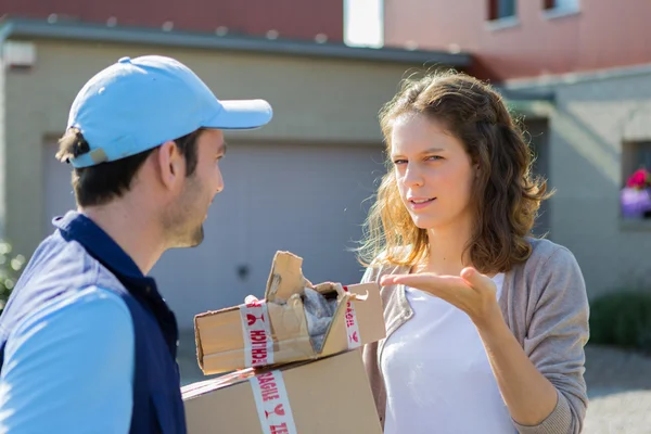 Young attractive woman angry against delivery man — Stock Photo, Image