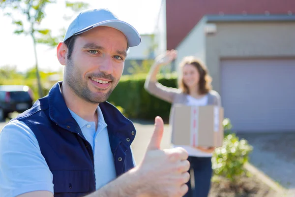 Zusteller bei der Auslieferung erfolgreich — Stockfoto