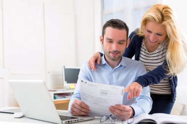 Yönetimsel evrak işi çekici çift