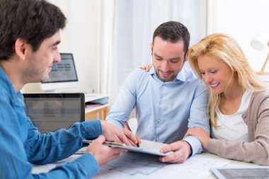 genç çekici çift imza sözleşme