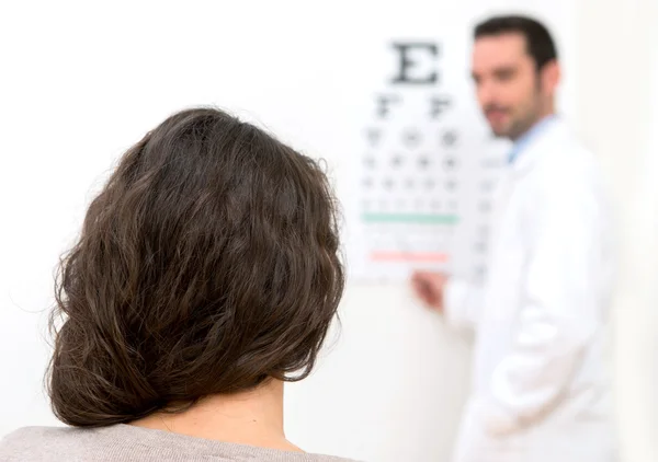 Young attractive woman doing optician test — Stock Photo, Image