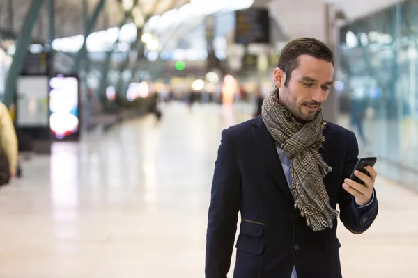 Young attractive man transiting a railway station — Stock Photo, Image