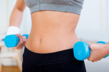 Bir kadının spor yapması arkasında yakın çekim