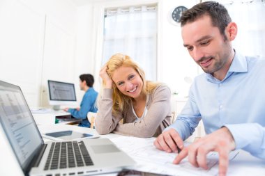 Co işçilerin ofiste grup