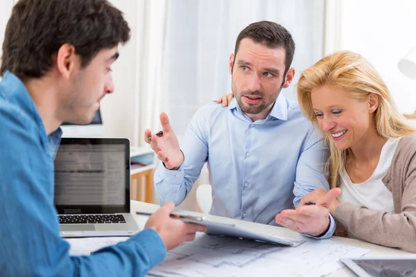 Man not ok with real estate proposition — Stock Photo, Image