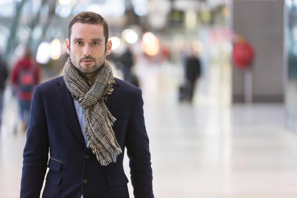 Young attractive man transiting a railway station — Stock Photo, Image