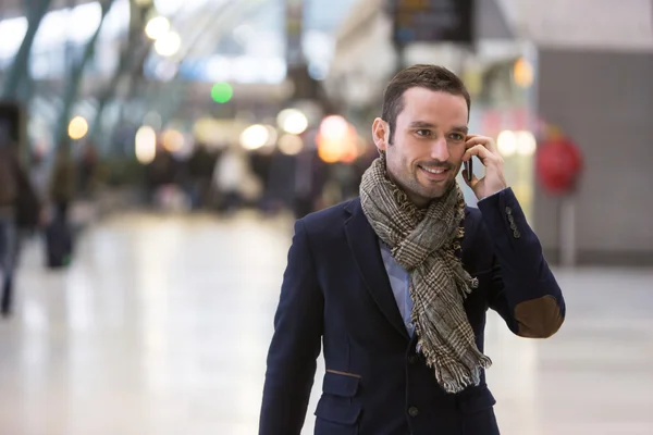 Young attractive man transiting a railway station — Stock Photo, Image