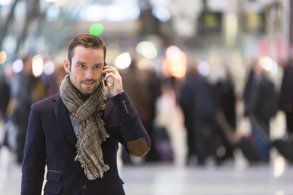 Young attractive man transiting a railway station — Stock Photo, Image