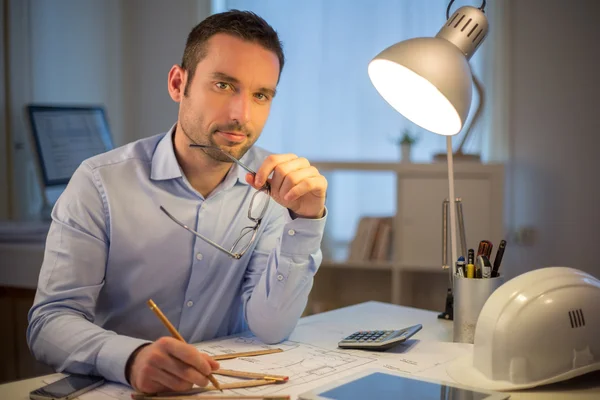 Young attractive architect working late at office — Stock Photo, Image