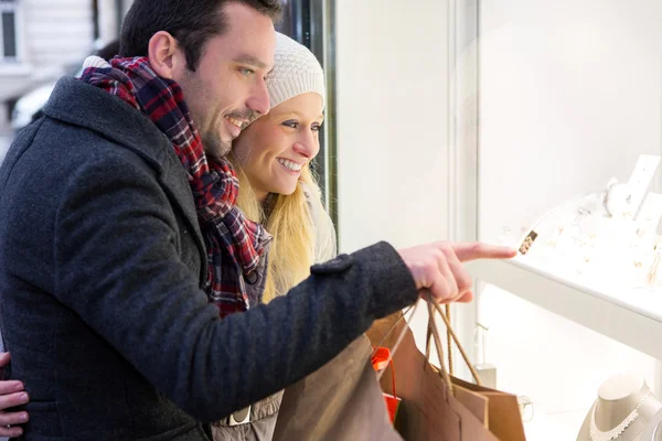 Young attractive couple doing some window shopping — Stock Photo, Image