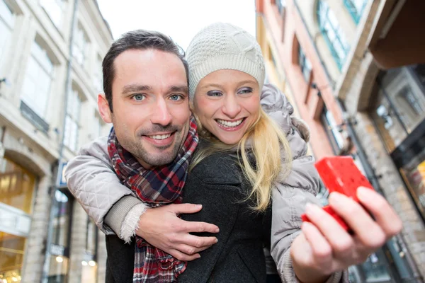 Young atractive man offering ring to his wife — Stock Photo, Image