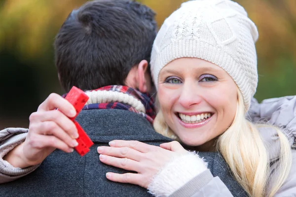 Young attractive man propose marriage to his love — Stock Photo, Image