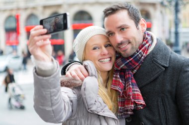 tatil selfie alarak genç Çift