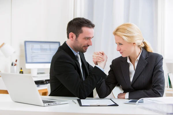 Business man arm wrestling at the office — Stock Photo, Image