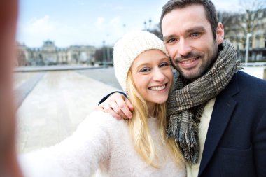 tatil selfie alarak genç Çift