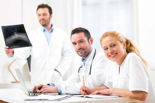 Medical team working at the hospital — Stock Photo, Image