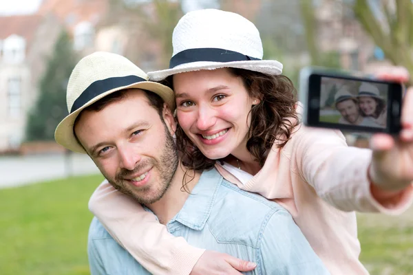 Young couple on holidays taking selfie — Stock Photo, Image