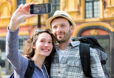 tatil selfie alarak genç Çift