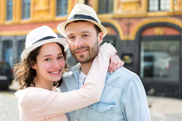 Young attractive couple on holidays — Stock Photo, Image