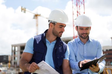 Mimar ve inşaat sitesinde toplantı planlama alt 