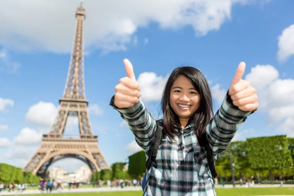 Young attractive asian tourist enjoying her Paris trip — Stock Photo, Image