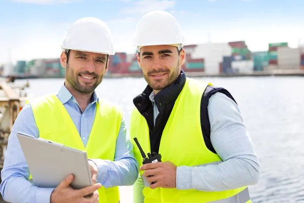 Dock worker and supervisor checking containers data — Stock Photo, Image