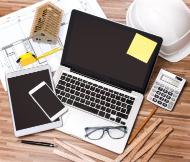 Mimarın Danışma dizüstü bilgisayar ile yüksek tanımlı ahşap, tablet ve