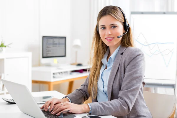 Young attractive woman working at the office — Stock Photo, Image