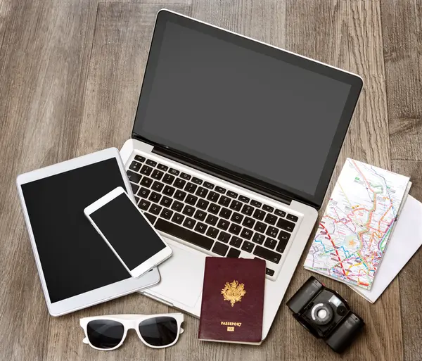 Wood tourist's desk in high definition with laptop, tablet and m — Stock Photo, Image