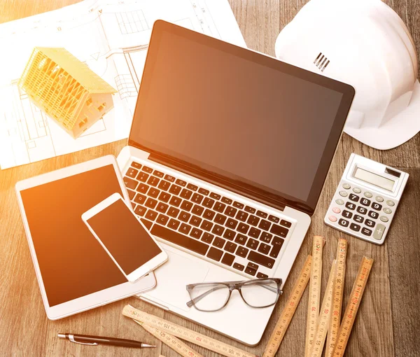 Wood architect's desk in high definition with laptop, tablet and — Stock Photo, Image