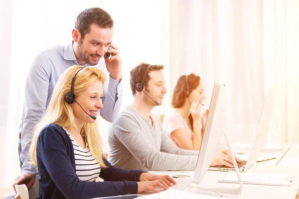 Manager training a young attractive people on computer — Stock Photo, Image