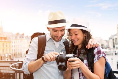 tatil selfie alarak genç Çift