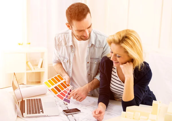 Two attractives architect working at the office — Stock Photo, Image