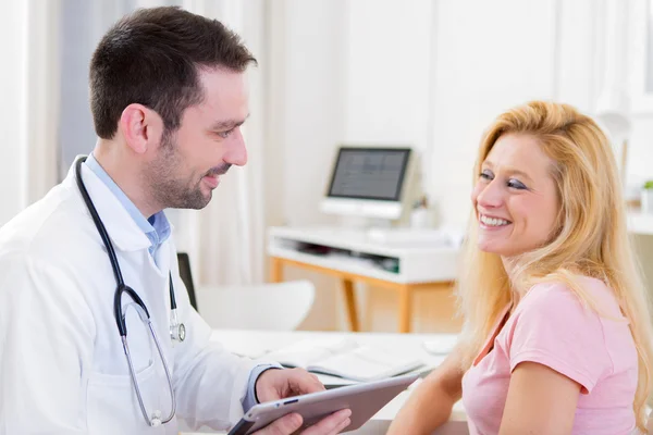 Doctor working with a patient woman — Stock Photo, Image