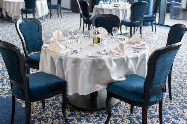 Düğün ya da başka bir yemek masası.