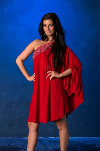 Bruna in rosso — Foto Stock