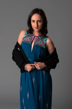 Mavi deniz mavisi esmer