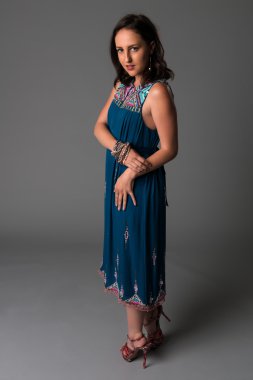 Mavi deniz mavisi esmer