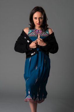 Mavi deniz mavisi esmer