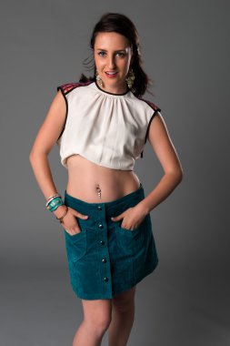 Esmer beyaz ve deniz mavisi