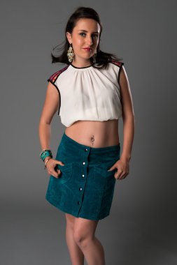 Esmer beyaz ve deniz mavisi