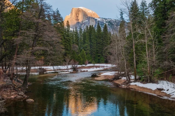 Polovina dome — Stock fotografie